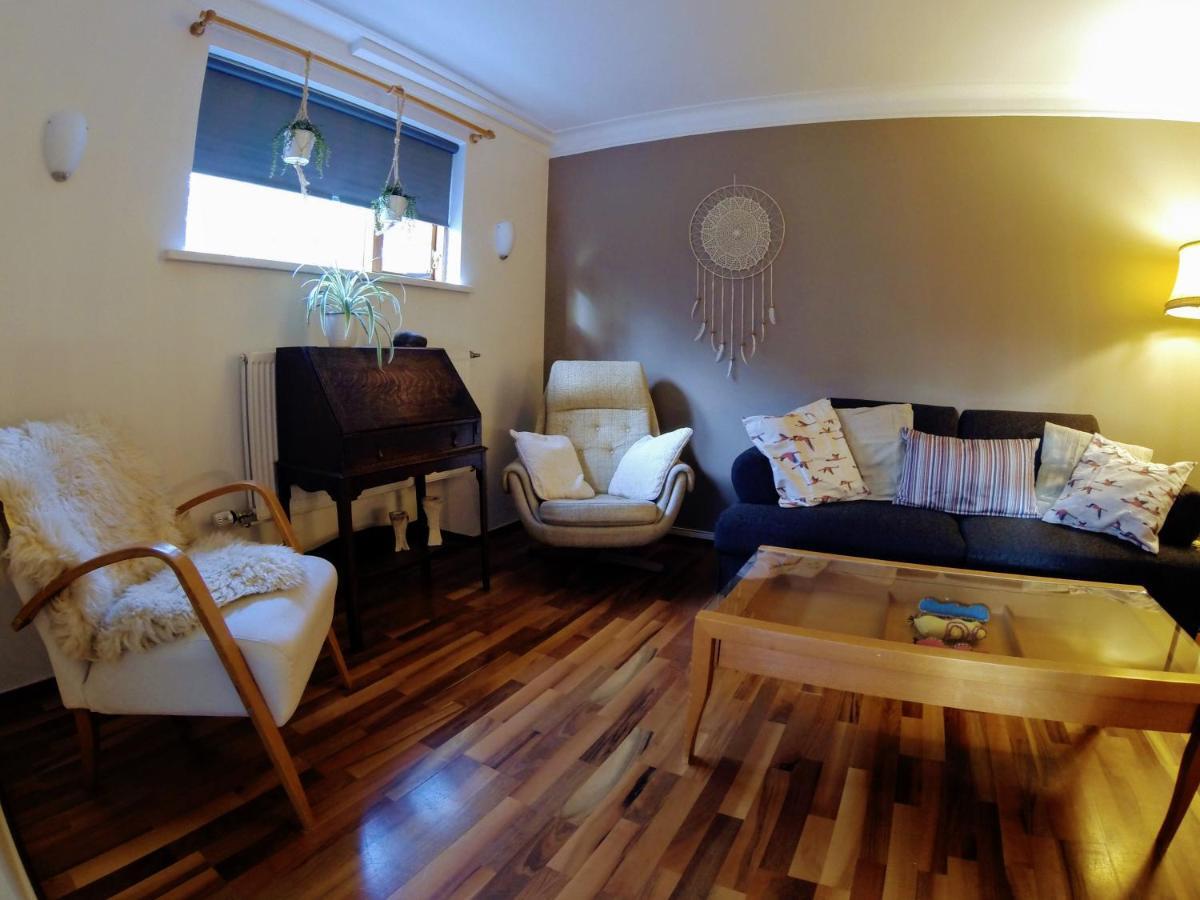 Skjolbraut - Cozy Apartment - Central Location - Free Parking - Close To A Public Swimming Pool And Sky Lagoon Reykjavik Exterior photo